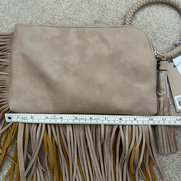 NWT Tan Fringe Clutch Bag - Picture 2 of 4